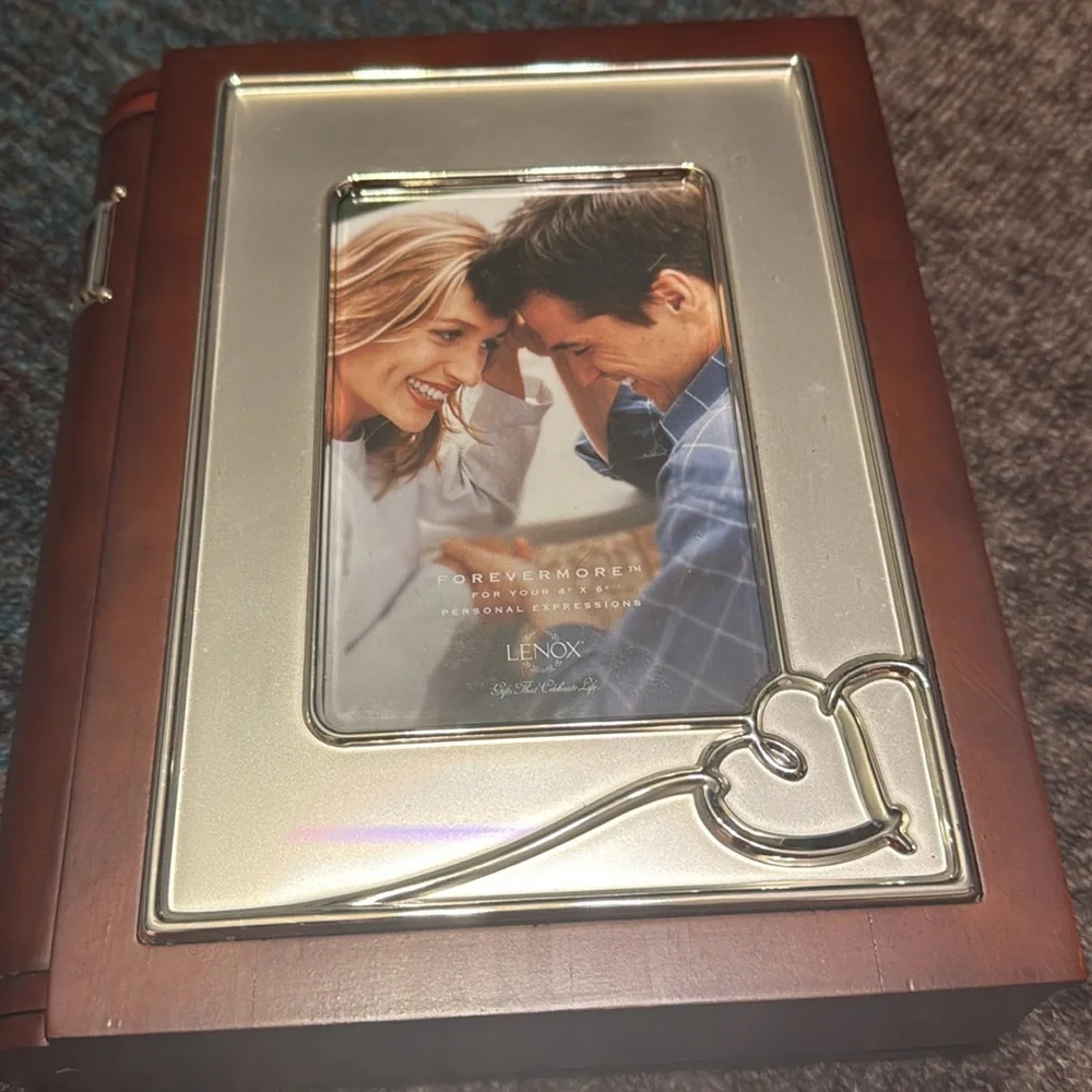 Set of  two Wedding photo albums and frame all new in boxes - Picture 5 of 10